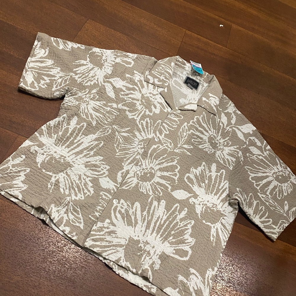 (A20)Mens Floral  Shirt in Beige and White Size Medium by Valor NWTS